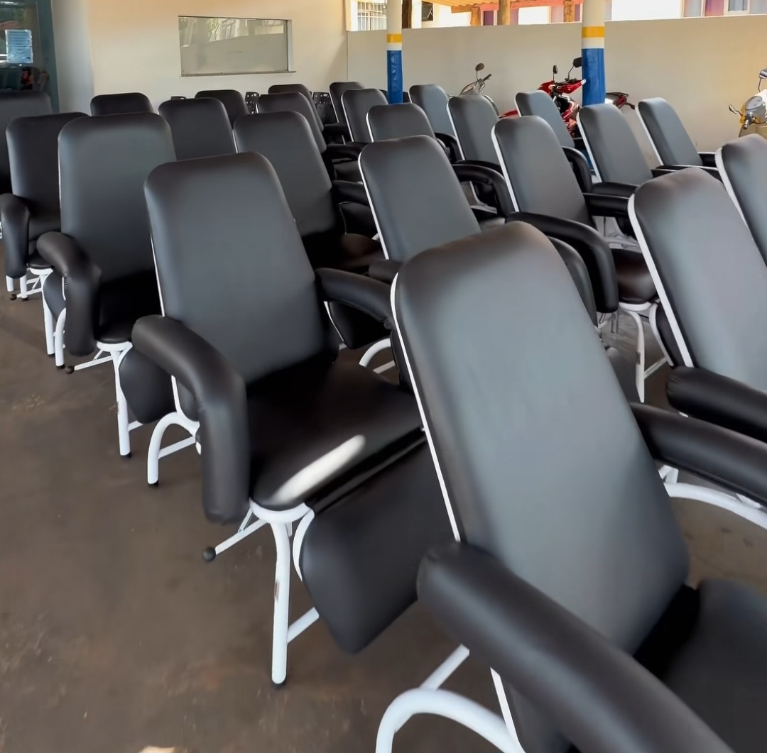 Prefeito destaca chegada de novas poltronas ao hospital e reforça melhorias na saúde de Naviraí
