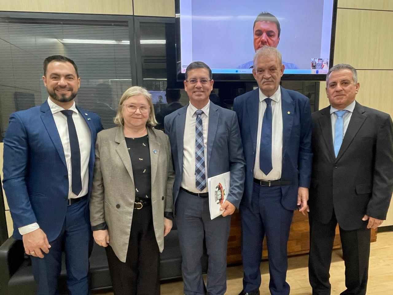 Prefeito de Naviraí busca apoio do MEC para implantação de curso de Enfermagem na UFMS