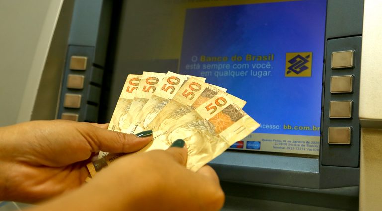 Governo adianta salário e servidores de MS recebem na próxima quarta-feira