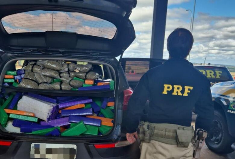 Com crianças de 4 e 9 anos no veículo, casal é preso por tráfico em MS