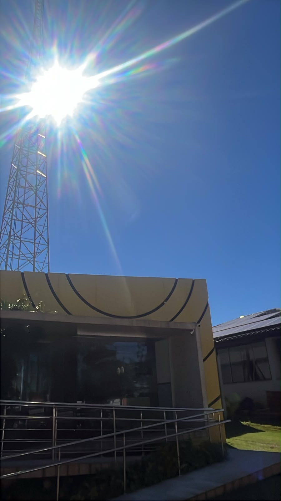 Sol predomina e temperaturas voltam a subir em Naviraí; semana começa com tempo firme