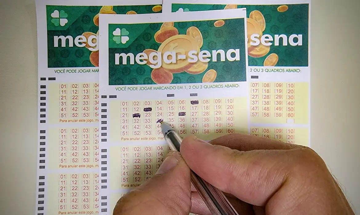 Mega-Sena acumula para R$ 135 milhões; confira as dezenas sorteadas
