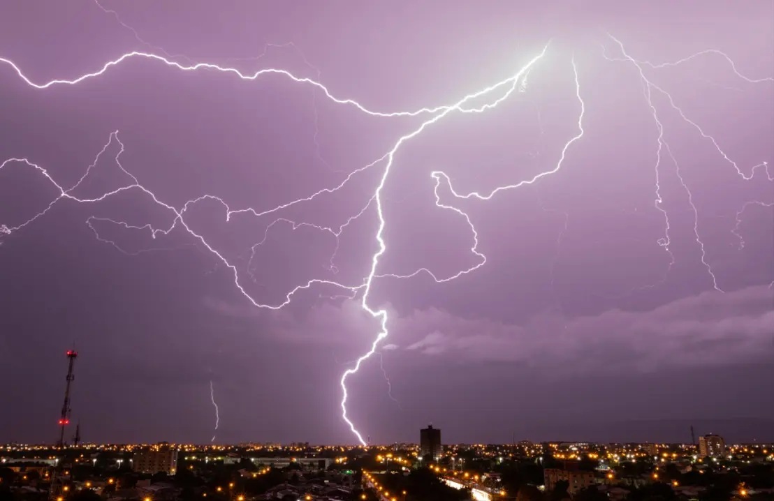 MS registra 441 mil raios e ventos acima de 80 km/h durante temporal nesta terça-feira