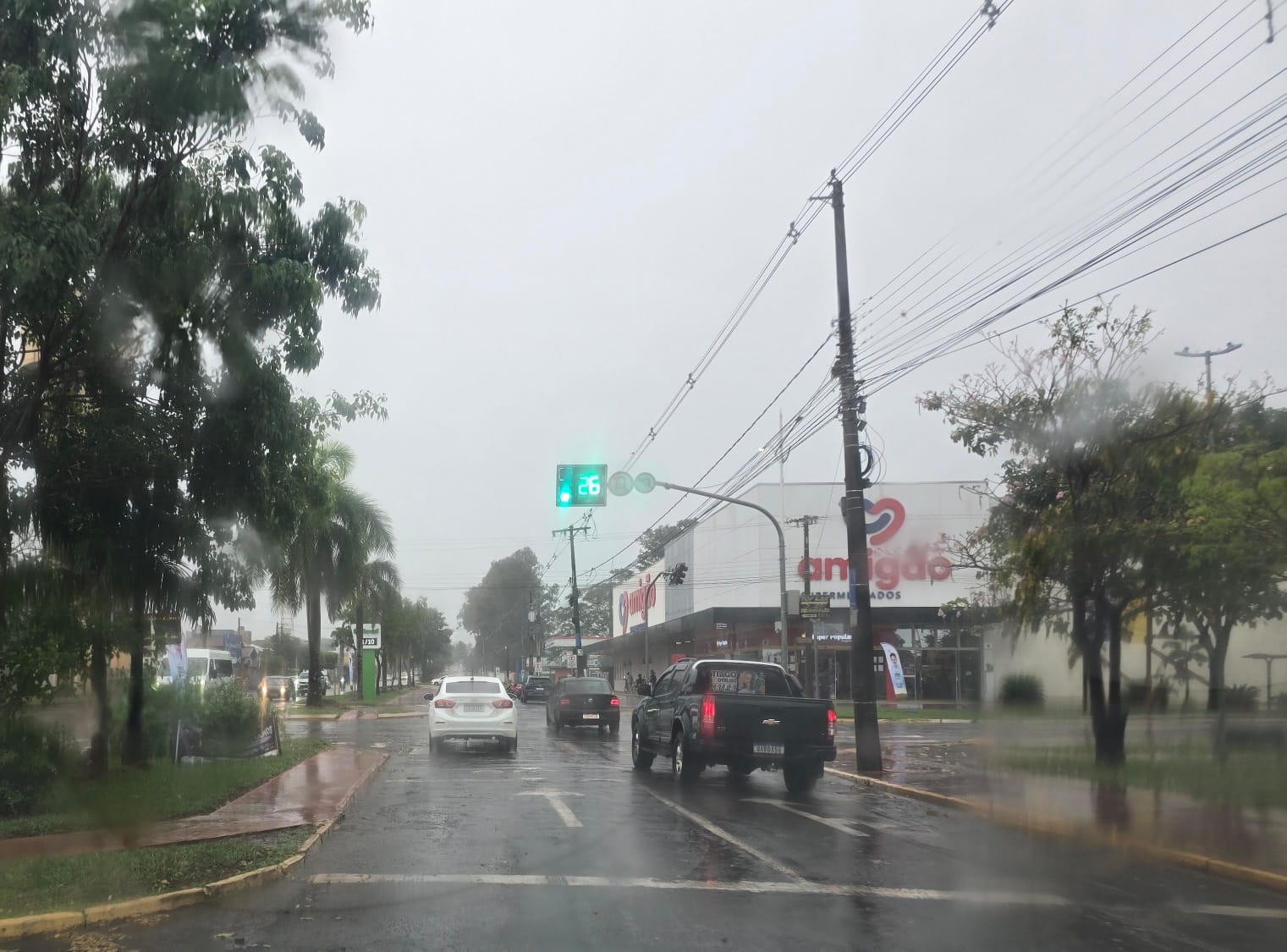 Chuva e queda nas temperaturas mudam o tempo em Naviraí neste domingo