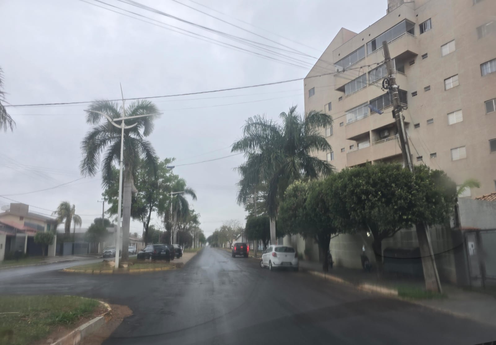 Tempo muda em Naviraí e região, com calor antes da chegada de chuva e temporais